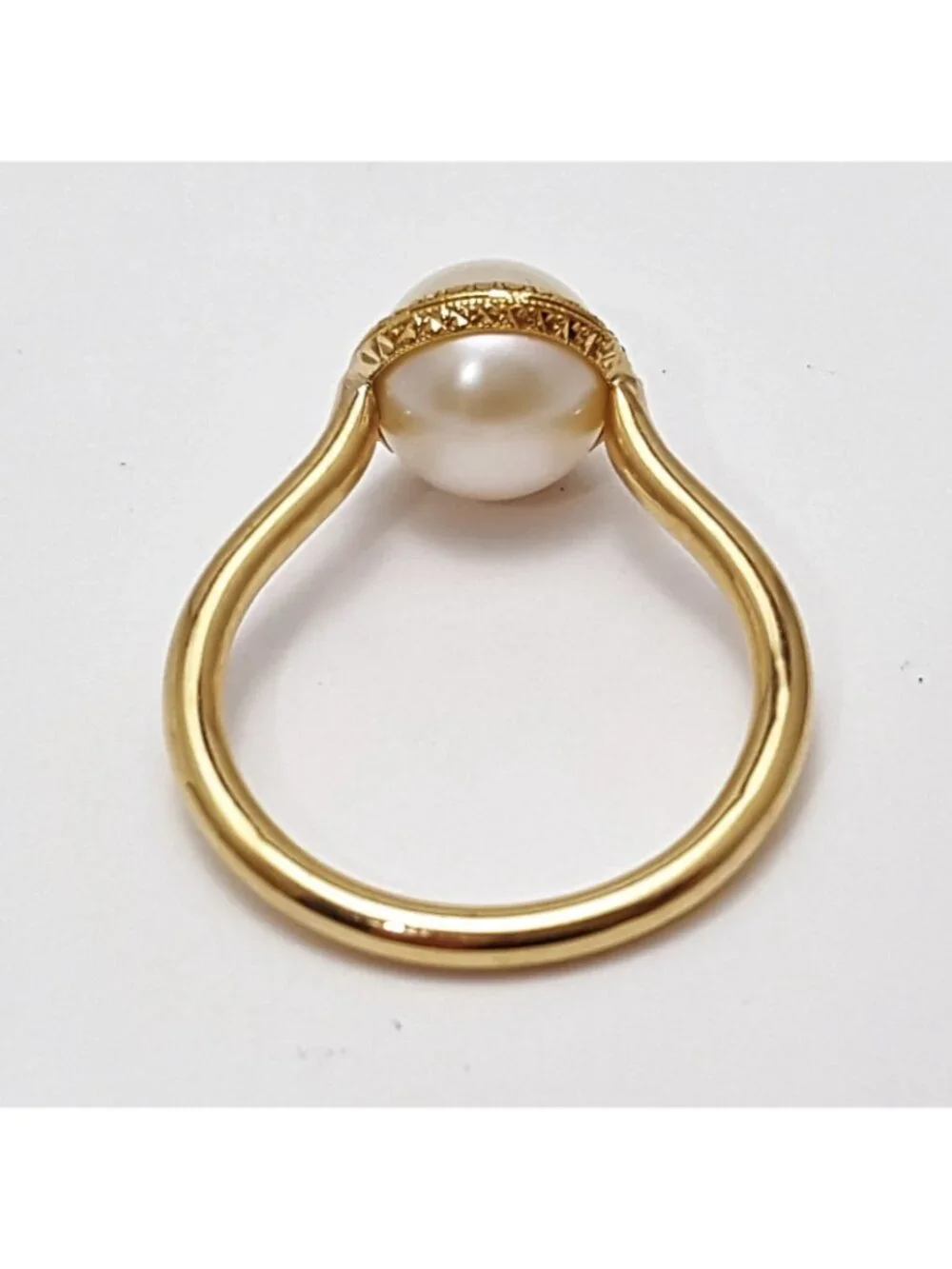 Beautiful 18K Karat Yellow Gold Designer Diamond Cut Pearl Ring - Size 9.75